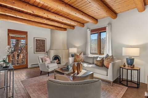 231 Closson, Santa Fe, NM 87501