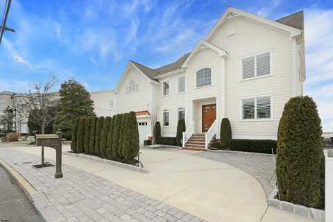 724 W Shore Dr Dr, Brigantine, NJ 08203