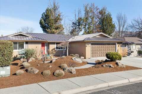 3023 Crystal Mountain Avenue, Medford, OR 97504