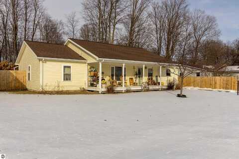 523 Orchard Avenue, Clare, MI 48617