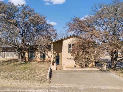 1201 Ebeling Drive, Plainview, TX 79072