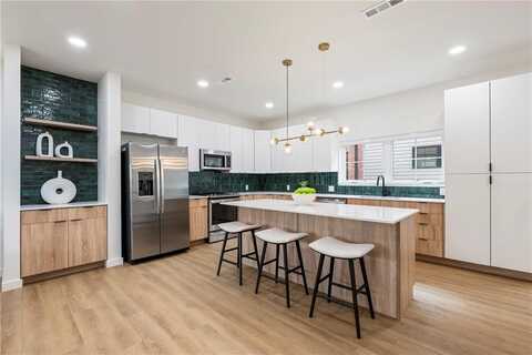 927 SE 10th ST, Bentonville, AR 72712