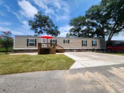 818 Wayne St., North Myrtle Beach, SC 29582