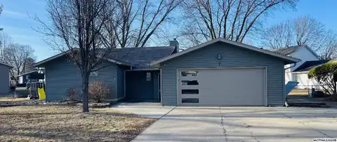 7 S Regency Ct, MASON CITY, IA 50401