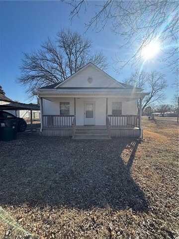 213 5th Street, Mound Valley, KS 67354