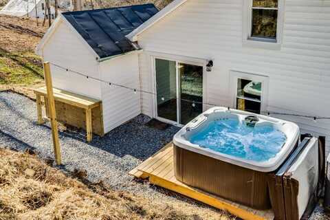 393 CROOKED RUN RD, SHENANDOAH, VA 22849
