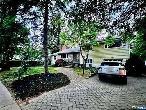 381 Racetrack Road, Ho Ho Kus, NJ 07423