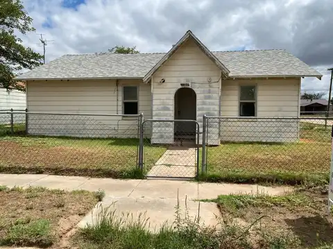 1102 Ave G, Ralls, TX 79357