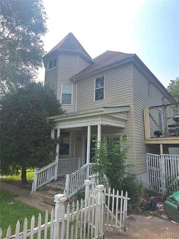 2718 State Street, East Saint Louis, IL 62205