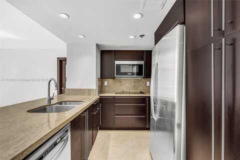 540 Brickell Key Dr, Miami, FL 33131