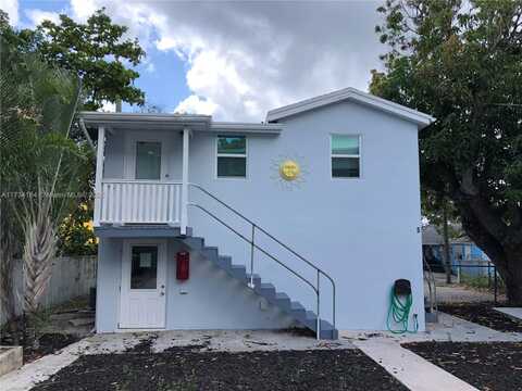 114 S M St, Lake Worth, FL 33460