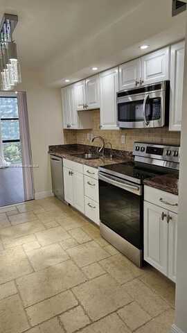 1000 Parkview Dr, Hallandale Beach, FL 33009