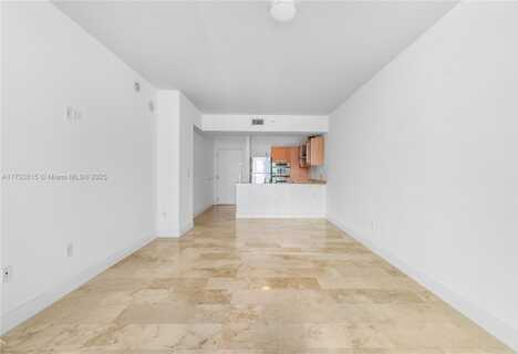 218 SE 14th St, Miami, FL 33131