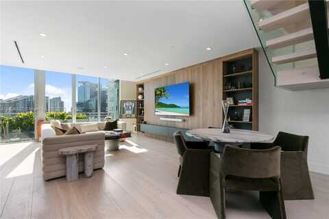 90 SW 3rd St, Miami, FL 33130