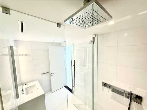 300 Biscayne Boulevard Way, Miami, FL 33131