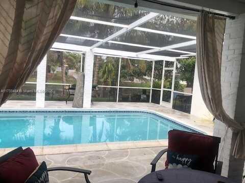 8537 Long Acre Dr, Miramar, FL 33025