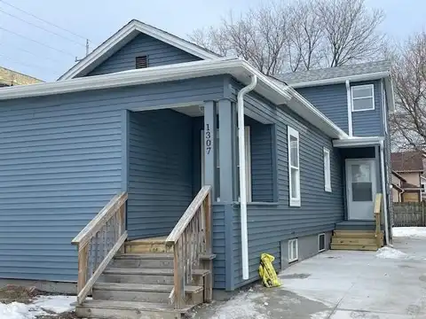 1307 Center St, Racine, WI 53403