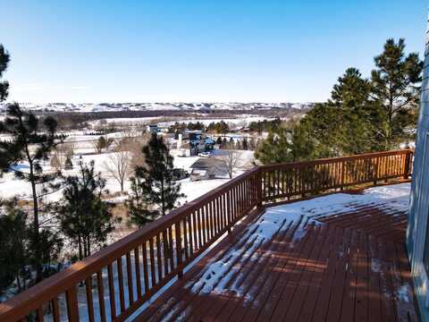 40 Rolling Hills Dr, Minot, ND 58703