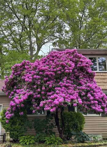 27 Newtown Lane, Melville, NY 11747