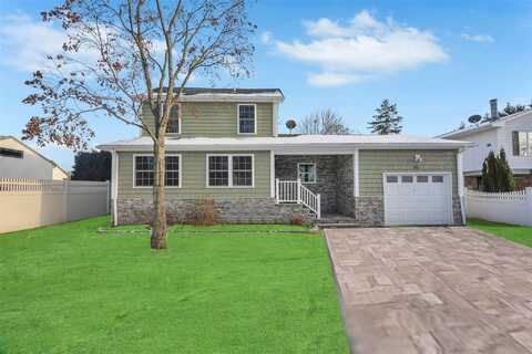 45 Ash Street, Lindenhurst, NY 11757