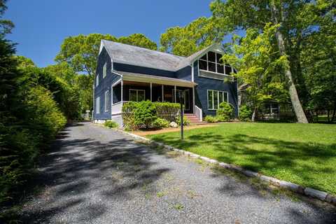 2300 Pine Tree Road, Cutchogue, NY 11935