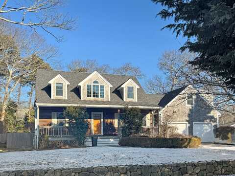 83 Dolan Avenue, Vineyard Haven, MA 02568