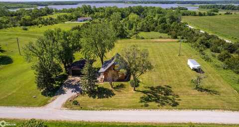 116 Pine Ridge Road, Melrose, IA 52569