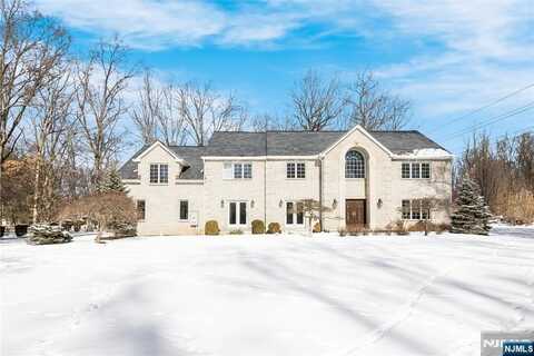 7 Orchard Lane, Old Tappan, NJ 07675