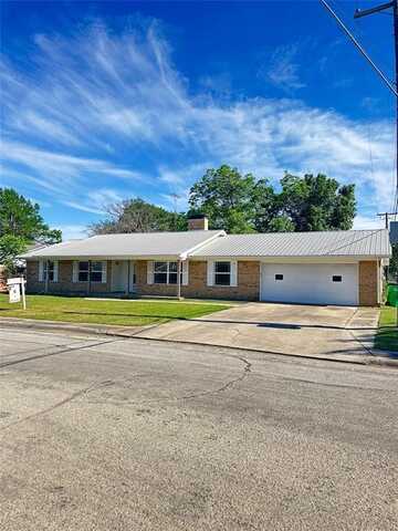 1911 College Street, Gainesville, TX 76240