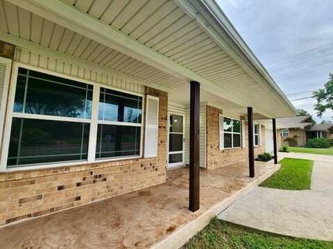 1911 College Street, Gainesville, TX 76240