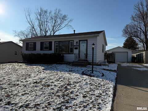 3520 GREENBRIAR Drive, Bettendorf, IA 52722