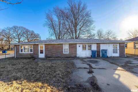 1001 11TH Street, Silvis, IL 61282