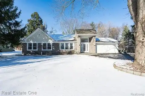 410 Maplehill Road, Rochester Hills, MI 48306