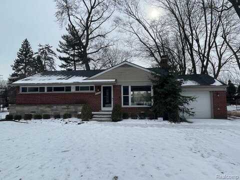 17579 CAMBRIDGE Boulevard, Lathrup Village, MI 48076