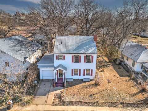 406 S 3rd St, Arkansas City, KS 67005