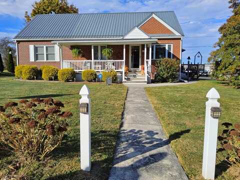 202 E Buck Avenue, Rural Retreat, VA 24368