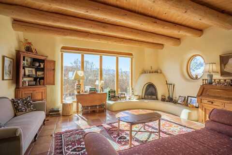 46 Irish Road, Ranchos de Taos, NM 87557