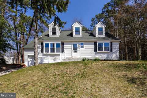 6 LISA DRIVE, BLACKWOOD, NJ 08012