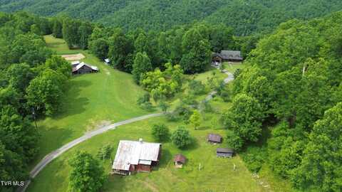 639 Dream Farm Road, Birchleaf, VA 24220