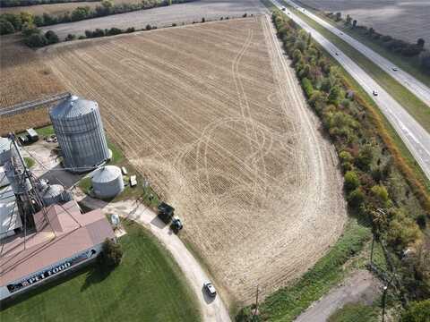 Grain Lane, Center Point, IA 52213