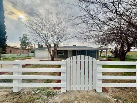 609 Carillo Avenue E, Fresno, CA 93725