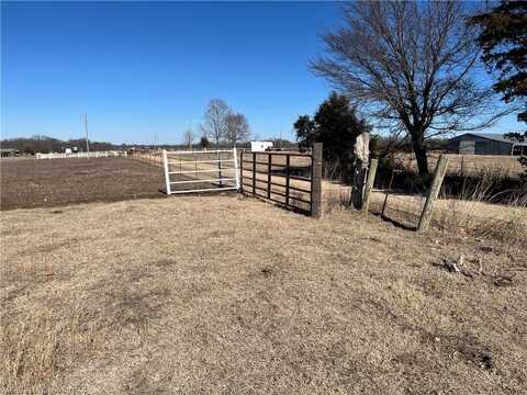 4360 County RD, Porum, OK 74455