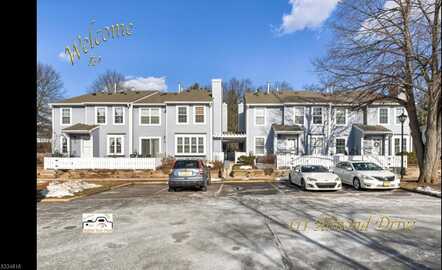 111 Almond Dr, Franklin, NJ 08873