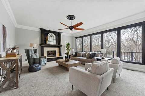 4507 N Mulberry Drive, Kansas City, MO 64116
