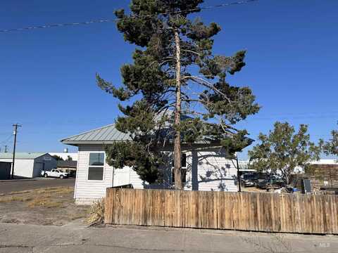 195 SE 2nd Street, Ontario, OR 97914