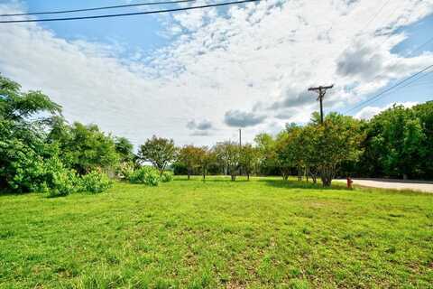 127 Village Dr, Kerrville, TX 78028