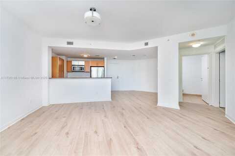 300 S Biscayne Blvd, Miami, FL 33131