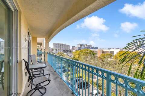 201 Golden Isles Dr, Hallandale Beach, FL 33009