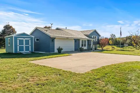 W327s8124 Memory Ln, Mukwonago, WI 53149