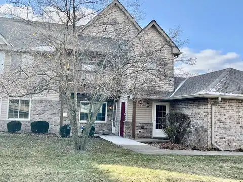 211 W Oak Leaf Dr, Oak Creek, WI 53154